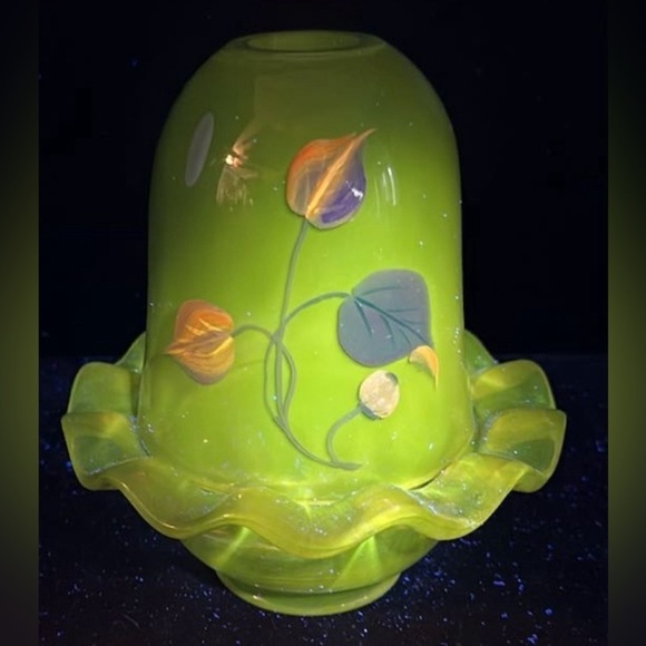 FENTON ART GLASS VISION ON AUBERGINE AMETHYST FAIRY LIGHT LAMP Signed - Picture 6 of 6